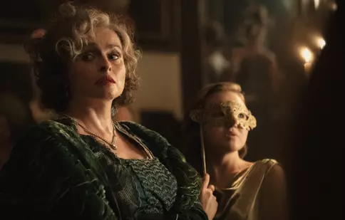 Netflix prezintă primele imagini și data lansării pentru „Agatha Christie’s Seven Dials”. Mia McKenna-Bruce, în rol principal