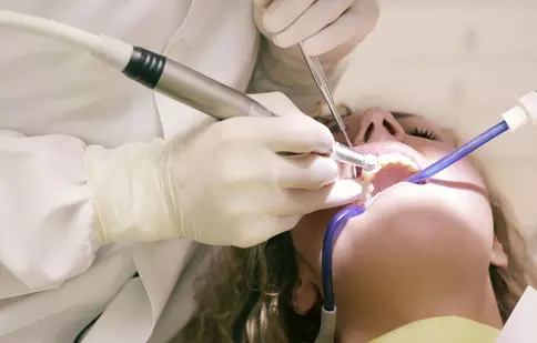 Top 5 greșeli pe care le facem iarna și care ne distrug zâmbetul fără să ne dăm seama