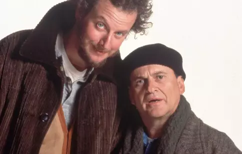 „Singur Acasă”, filmul care continuă să fascineze românii de Crăciun. Ce fac azi Joe Pesci și Daniel Stern, hoții din celebra serie