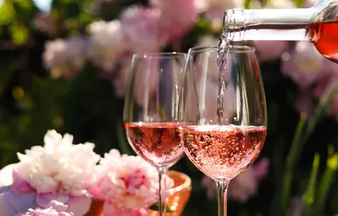 Cum să păstrezi și să servești vinurile spumante pentru a le maximiza aroma
