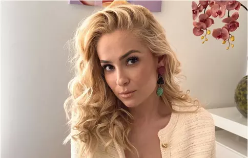 Elena Vîșcu iubește din nou după divorțul de CRBL. Fosta soție a artistului confirmă o nouă relație: „Elena este fericită”