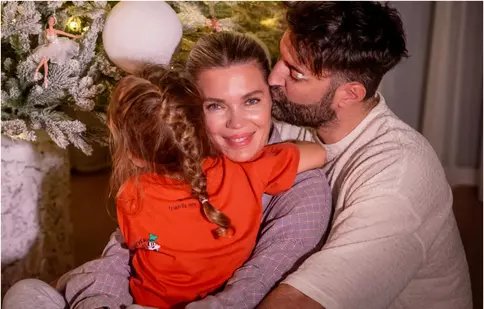 Ce au transmis vedetele de Crăciun. Mesaje emoționante de la Andreea Esca, Gina Pistol, Florin Dumitrescu și alții