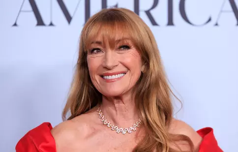 Jane Seymour, 74 de ani, dezvăluie: „Sunt foarte activă sexual”. Actrița vorbește deschis despre relația cu rockerul John Zambetti