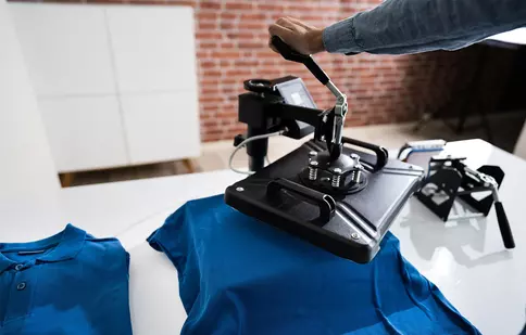 Serviciile de personalizare a hainelor - o tendință modernă pentru stil și identitate