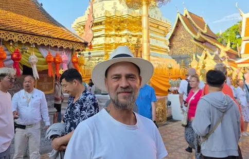 Cosmin Seleși, imagini spectaculoase din Thailanda. Prezentatorul Pro TV, cucerit de energia orașului Chiang Mai: „Magic!”