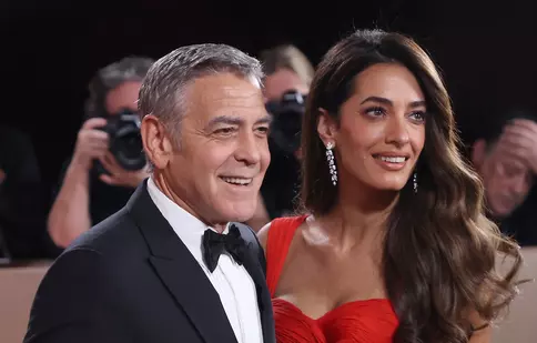 Momente memorabile din culisele Globurilor de Aur 2026: de la soții Clooney la Kylie Jenner și Timothée Chalamet
