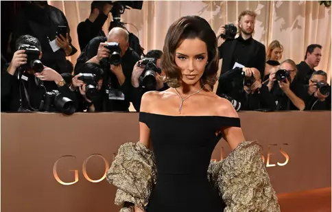 Cine este Maura Higgins. Apariția neașteptată care a surprins la Globurile de Aur 2026, alături de starurile de la Hollywood