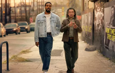 Satira Marvel care dă totul din casă. „Omul Minune” a sosit pe Disney+: Yahya Abdul-Mateen II și Ben Kingsley forțează limitele succesului