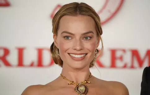 Margot Robbie, apariție de milioane de dolari la premiera filmului „Wuthering Heights”. A purtat un colier din colecția celebrei Elizabeth Taylor