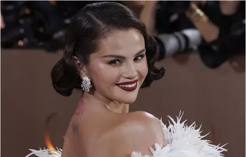 Globurile de Aur 2026: cele mai spectaculoase apariții de pe covorul roșu. Selena Gomez, Miley Cyrus și Jennifer Lawrence au dominat seara