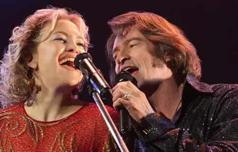 „Song Sung Blue: Un vis în doi”, povestea reală care i-a emoționat pe Hugh Jackman și Neil Diamond