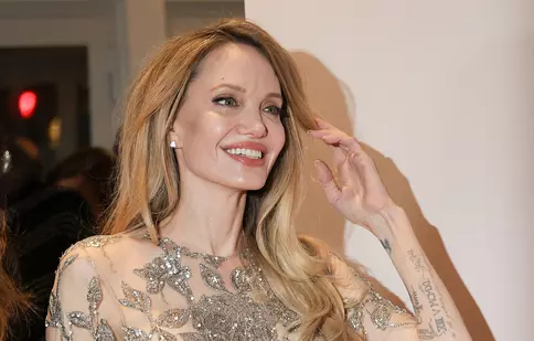 Cum arăta Angelina Jolie în copilărie: Dezvăluirile tulburătoare ale fostei bone despre suferința ascunsă a vedetei. „Râdeau de ea”