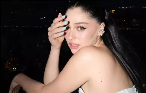 Cemre Baysel, aniversare regală pe platourile de filmare. Detaliul care a atras atenția tuturor la tortul actriței