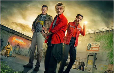 Liam Neeson și Joe Keery, luptă contra cronometru în „Cod roșu: Apocalipsa”. Detaliul emoționant care îl leagă pe actor de Vanessa Redgrave