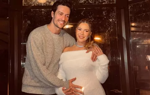 Feyyaz Şerifoğlu va deveni tată! Imaginea emoționantă publicată de starul din „Fata de la fereastră” alături de soția sa