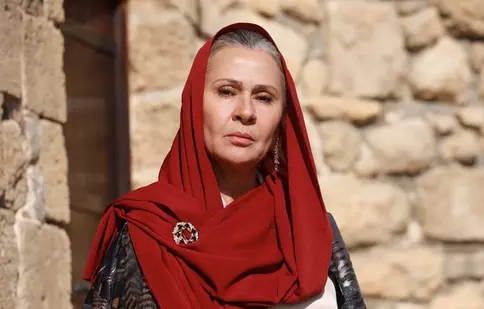 Cine este nemiloasa Sadakat Albora din „La marginea lumii”. Actrița Gonca Cilasun a jucat în Fiica ambasadorului