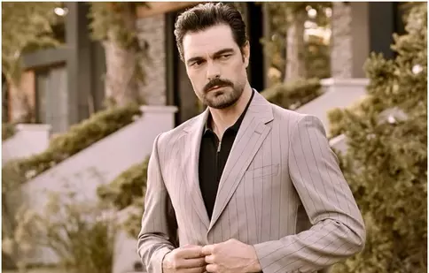 Halil İbrahim Ceyhan, surprins de paparazzi! Cine este actrița care i-a mai dat o șansă starului din „Moștenirea” și „Leyla”