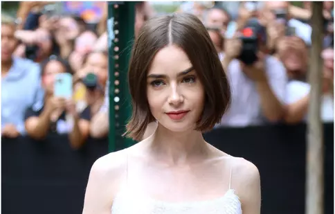 Lily Collins va fi Audrey Hepburn, dar fanii sunt furioși! Cine este artista despre care mulți spun că „s-a născut” pentru acest rol