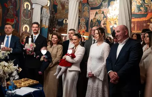 Roxana Nemeș, imagini rare de la botezul gemenilor. Mesajul emoționant al vedetei: „Suntem binecuvântați”