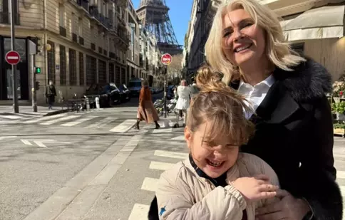 Alessandra Stoicescu, imagini rare alături de micuța Sara. Cum arată fiica vedetei și ce mesaj i-a transmis: „Râsul ei luminează”