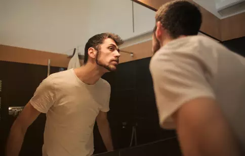 Ce detalii fac diferența atunci când vrei să pari mai odihnit după o săptămână grea de muncă