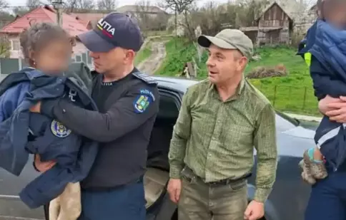 Fetițele dispărute din Târnăveni au fost găsite. Cine este bărbatul care le-a purtat în brațe 3 kilometri prin noroi