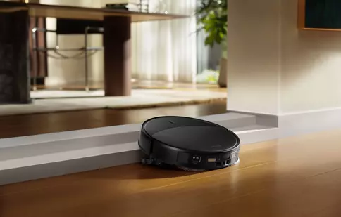 Roborock lansează Saros 20, robotul aspirator pentru locuințe complexe