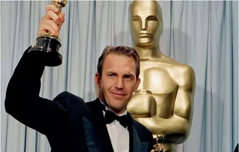 Unde își țin vedetele trofeele Oscar? De la baia Emmei Thompson la frigiderul lui Timothy Hutton: Locurile neașteptate unde starurile își ascund statuetele