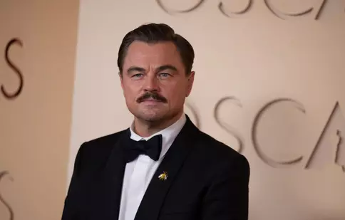 Leonardo DiCaprio nu s-a mai ascuns la Oscar 2026! Cine este tânăra care i-a stat alături în sala Dolby Theatre