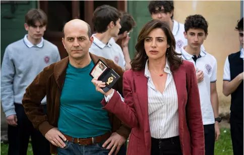 Lolita Lobosco la TVR 2! Tot ce trebuie să știi despre noul serial-fenomen care a bătut recordurile de audiență în Italia