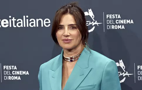 Cine este Luisa Ranieri, starul din „Lolita Lobosco”. Povestea actriței care a refuzat mănăstirea pentru lumina reflectoarelor