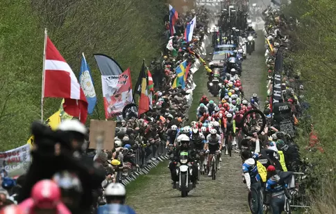 Ciclism 2026: Programul curselor de primăvară pe Eurosport și Max. Când vedem Paris-Roubaix