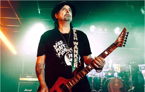 Doliu în lumea rockului: Phil Campbell, legendarul chitarist Motörhead, a murit la 64 de ani. Mesajul sfâșietor al familiei