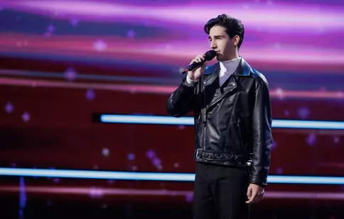 Cine este Cristian Lohănel, elevul de 15 ani care a ridicat publicul în picioare cu vocea sa. Povestea cutremurătoare a puștiului care a primit 4 de DA la Românii au talent