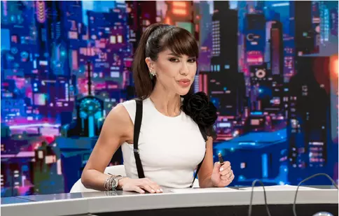 Denise Rifai dă startul show-ului „Furnicuțele”! Cine sunt Scamă și Blană, partenerii misterioși de la Antena 1