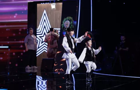 Eric și Eduard Radu, frații de 7 și 3 ani au scris istorie la Românii au talent cu un dans popular! Pavel Bartoș le-a dat Golden Buzz: „Au fost adorabili”