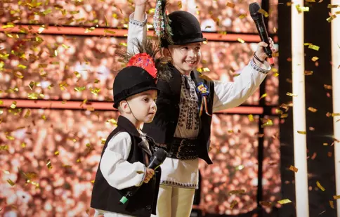 Cine sunt Eric și Eduard Radu, micii dansatori care au primit Golden Buzz de la Pavel Bartoș. Gestul făcut de Carmen Tănase după ce i-a văzut pe scenă