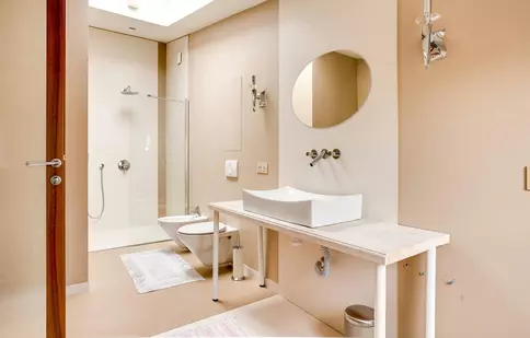 Paravanele walk-in: soluția modernă pentru orice baie