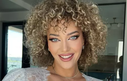 Alexia Țalavutis a împlinit 36 de ani! Tort și ținută glamour... direct pe beton: „Viața mea e între Pinterest și șantier”