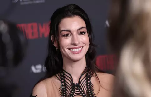 A ascuns calvarul un deceniu! Anne Hathaway și-a pierdut aproape complet vederea la un ochi: „M-am liniștit mult de atunci”