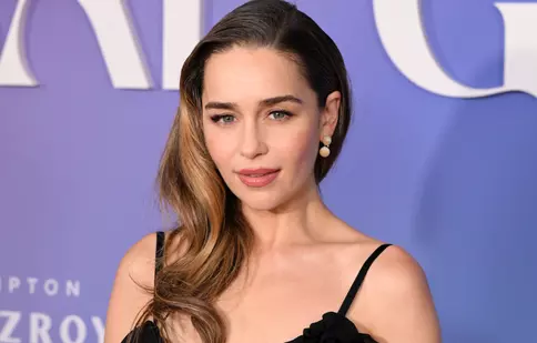 Emilia Clarke („Game of Thrones”), mărturii zguduitoare despre cumpăna vieții ei: „Dacă trebuie să mor, o voi face în direct”