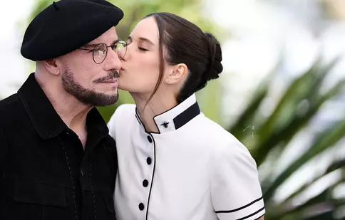 De ce refuză fiica lui John Travolta să trăiască ca un star de la Hollywood? Adevărul despre Ella Bleu