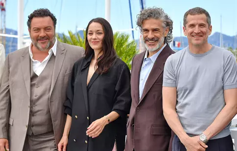 Apariție rară la Cannes! Marion Cotillard, pe covorul roșu alături de fiul ei de 15 ani și de fostul partener