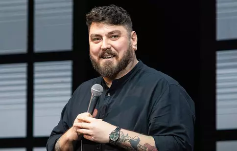 „Atenție, vin urșii!” Turneul național prin care Micutzu sărbătorește 20 de ani de stand-up comedy. În ce orașe ajunge