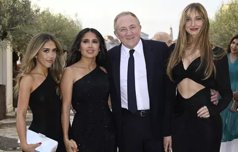 Fiica vitregă a Salmei Hayek a eclipsat totul la Veneția: Cum arată Mathilde, tânăra de 25 de ani care a atras toate privirile