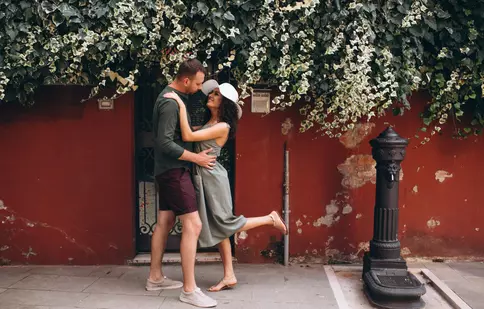Seri la terasă inspirate din serialele preferate, la început de vară 