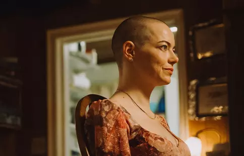 Marile premiere de pe SkyShowtime în iunie 2026: Michael Fassbender și Richard Gere în „Agenția”, iar Emma Stone luptă cu răpitorii în „Bugonia”