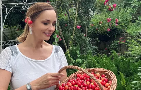 Andreea Marin, în costum de baie la 51 de ani. Mesajul amuzant al vedetei: „Să mă rumenesc puțin!”