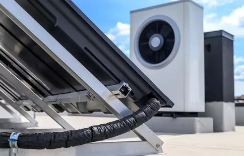 Cum funcționează colectoarele solare împreună cu alte sisteme de încălzire din locuință