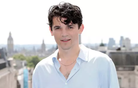 Edward Bluemel este noul Hercule Poirot. BBC reinventează celebrul detectiv în serialul „Hercule”